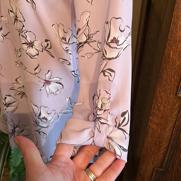 Beautiful Apt 9 Floral Blouse size XS - Picture 3 of 12